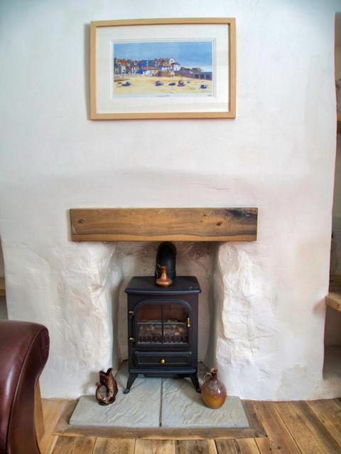Knocker Cottage Is A 3 Bedroom Made Up Of 1 Double Bedroom And 2 Small Double Bedrooms In Small Village 10 Min To Beaches Camborne Eksteriør billede