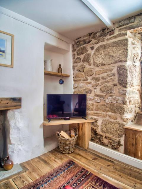 Knocker Cottage Is A 3 Bedroom Made Up Of 1 Double Bedroom And 2 Small Double Bedrooms In Small Village 10 Min To Beaches Camborne Eksteriør billede