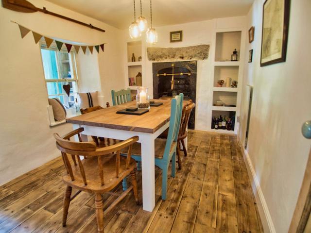Knocker Cottage Is A 3 Bedroom Made Up Of 1 Double Bedroom And 2 Small Double Bedrooms In Small Village 10 Min To Beaches Camborne Eksteriør billede