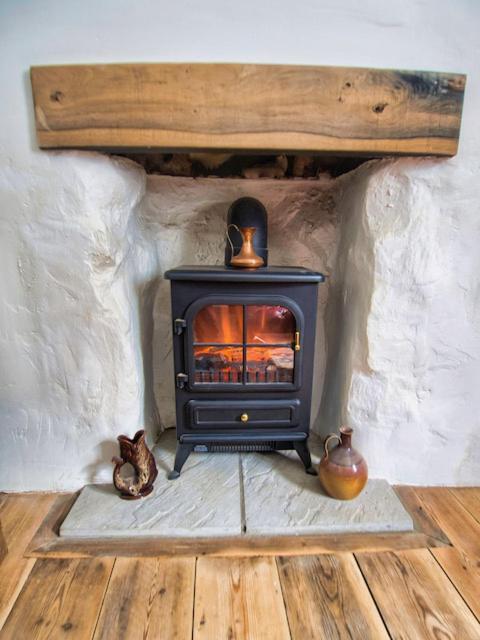 Knocker Cottage Is A 3 Bedroom Made Up Of 1 Double Bedroom And 2 Small Double Bedrooms In Small Village 10 Min To Beaches Camborne Eksteriør billede