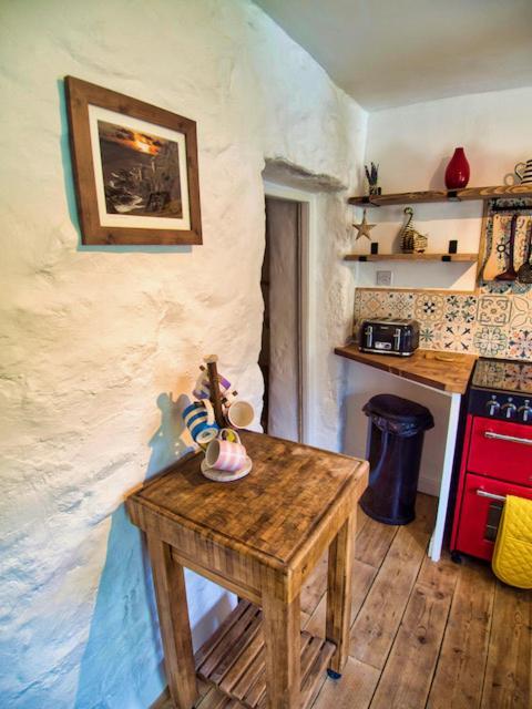 Knocker Cottage Is A 3 Bedroom Made Up Of 1 Double Bedroom And 2 Small Double Bedrooms In Small Village 10 Min To Beaches Camborne Eksteriør billede