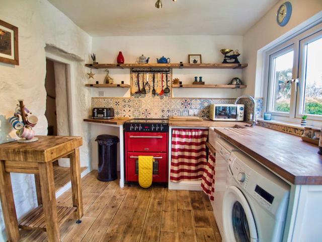 Knocker Cottage Is A 3 Bedroom Made Up Of 1 Double Bedroom And 2 Small Double Bedrooms In Small Village 10 Min To Beaches Camborne Eksteriør billede